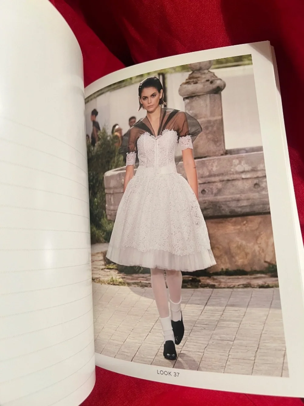 New 2020 CHANEL Haute Couture Printemps Été Collection Lookbook & Linen Bag
